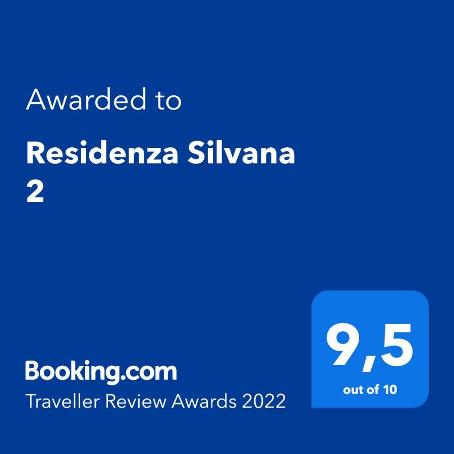 Red Apartment - Residenza Silvana فيربانيا المظهر الخارجي الصورة