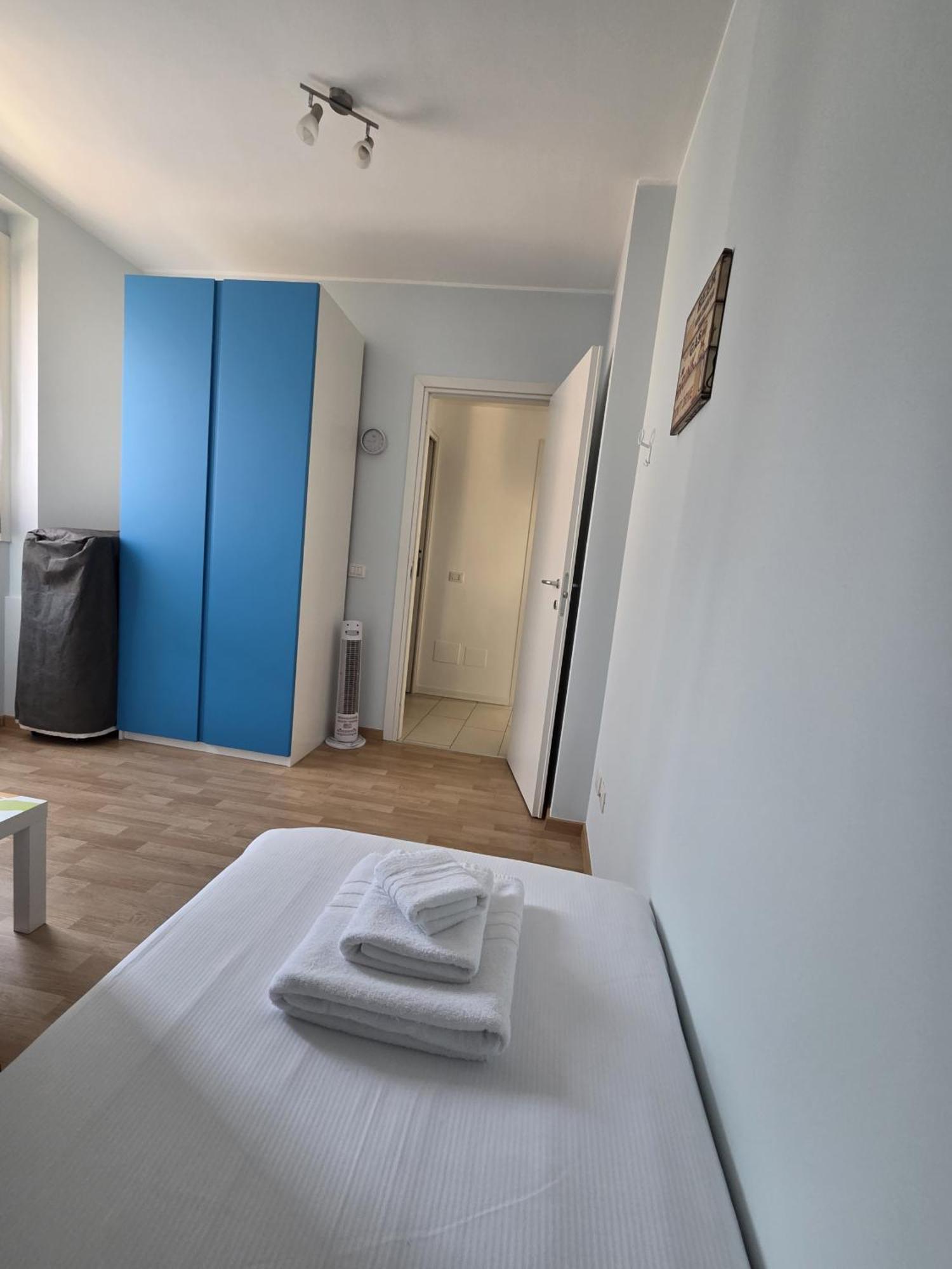 Red Apartment - Residenza Silvana فيربانيا المظهر الخارجي الصورة