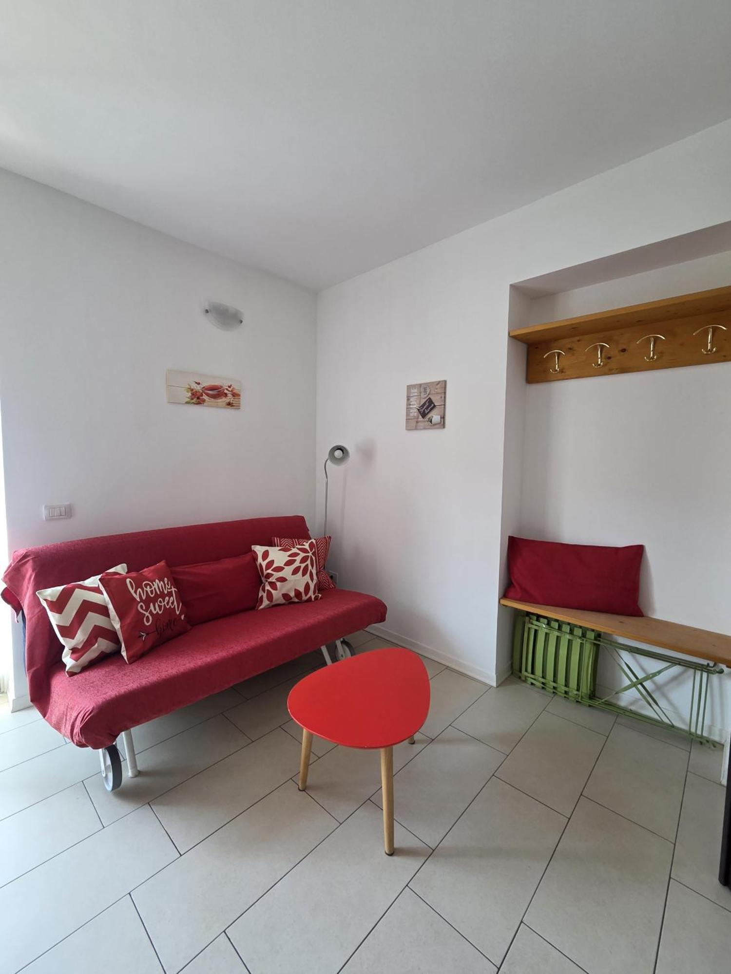 Red Apartment - Residenza Silvana فيربانيا المظهر الخارجي الصورة